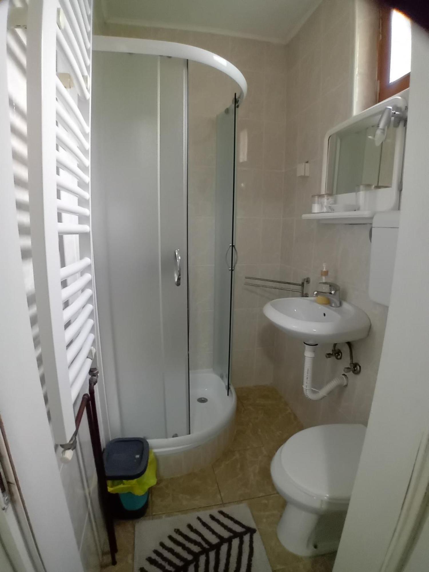Zeravica Rooms B&B 스렘스키카를로브치 외부 사진